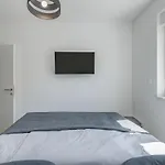 Apartmán Luxury With Jacuzzi In