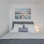 Apartmán Luxury With Jacuzzi In *