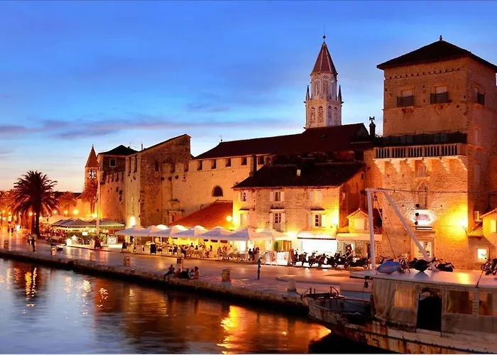 Luxury With Jacuzzi In *