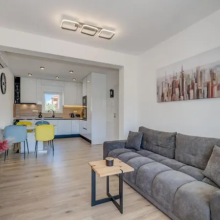 Apartment Luxury With Jacuzzi In Trogir