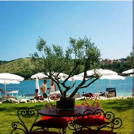 Apartment Luxury With Jacuzzi In Trogir