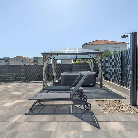 公寓 Luxury With Jacuzzi In *